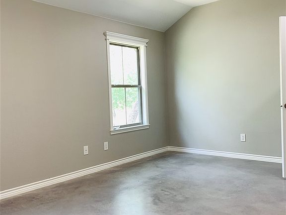 5th image of 1304 Westcrest Dr