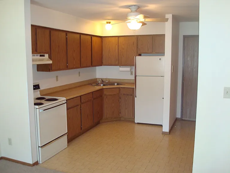 W156N11513 Pilgrim Rd — Photo 3