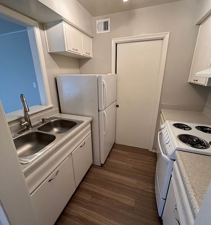 1st image of 4523 Jefferson St APT 8