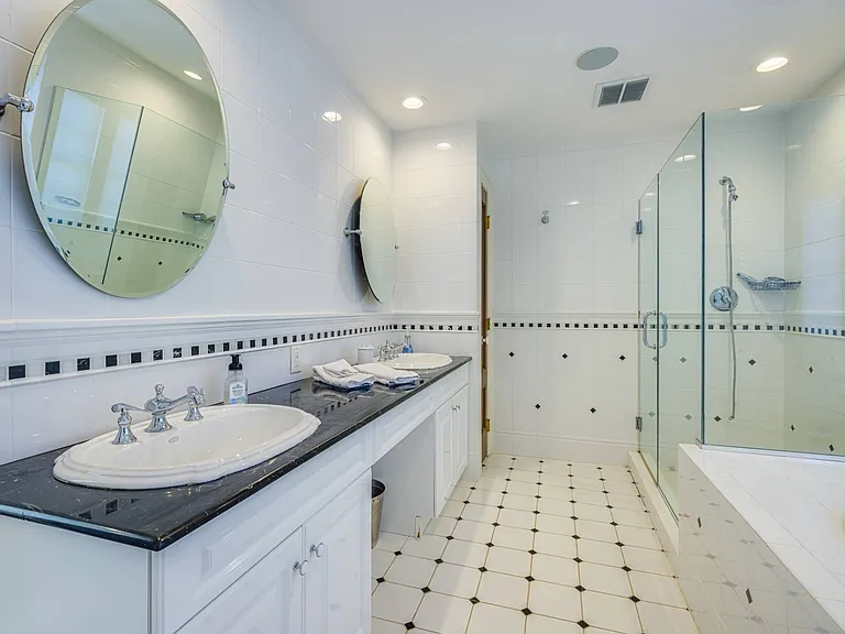 817 Dune Rd — Photo 22