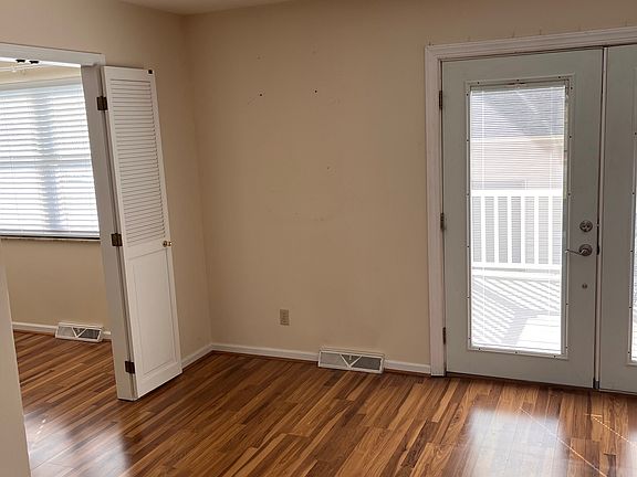 4th image of 1071 University Blvd