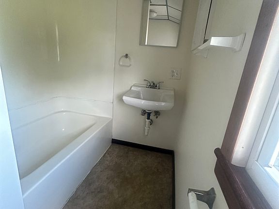 3rd image of 221 Hughes St APT 3