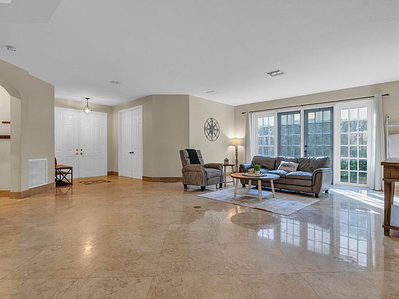 5th image of 2792 Shaughnessy Drive