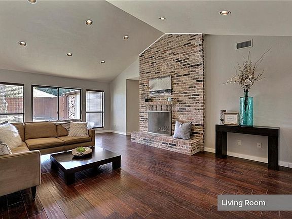 4th image of 1904 Knob Hill Dr