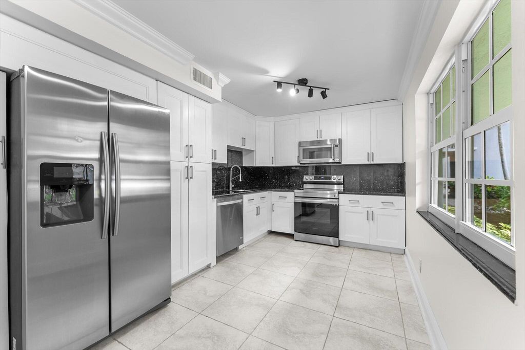 4240 Oaks Ter APT 103, Pompano Beach