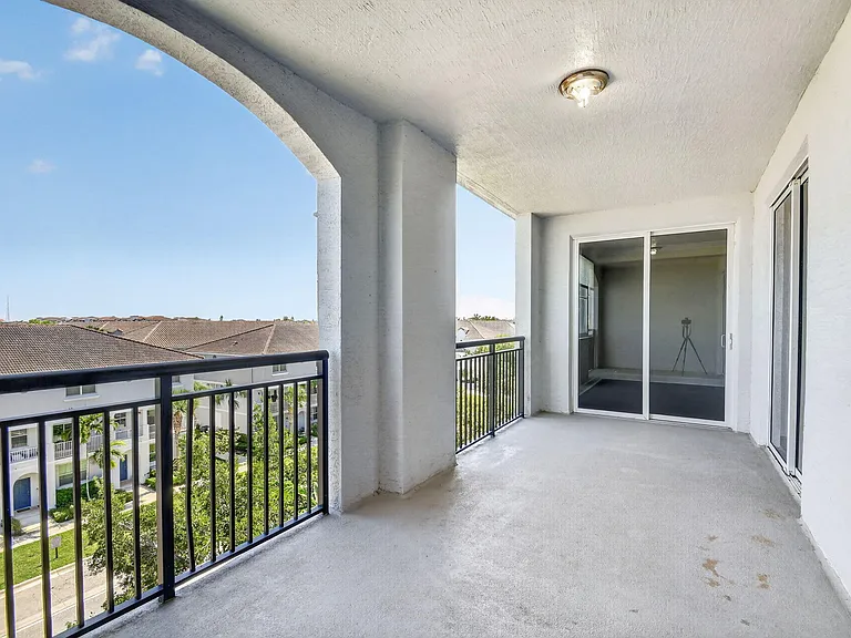 1660 Renaissance Commons Blvd #2517 — Photo 32