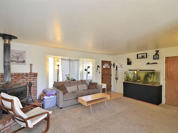 5th image of 17369 Valley Oak Dr