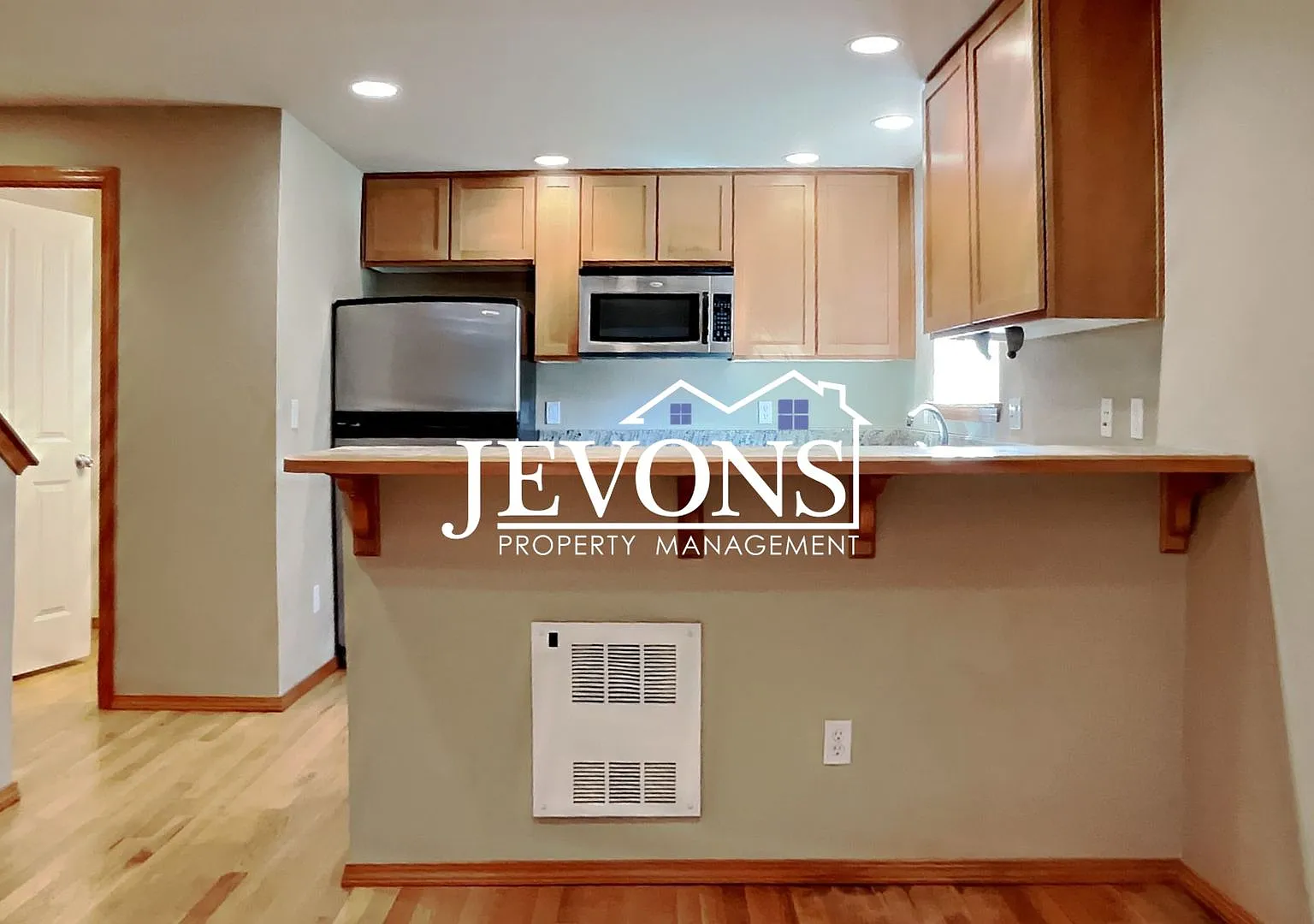 Coming soon! Charming two-story condo with two master suites - Pet Friendly! — Photo 4