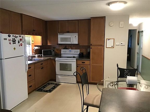 5th image of 812 Royal Palm Ave