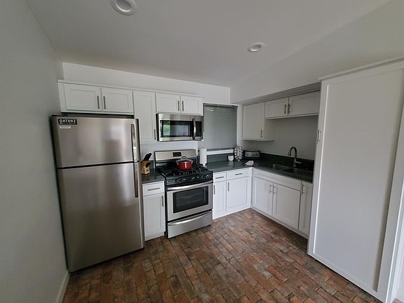 4th image of 320 W Earll Dr #5