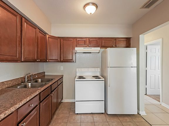 4th image of 2911 E 23rd Ave