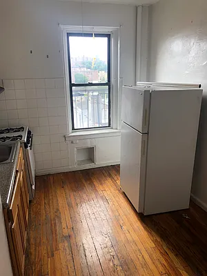 Rented by CITY SKYLINE REALTY INC | media 4