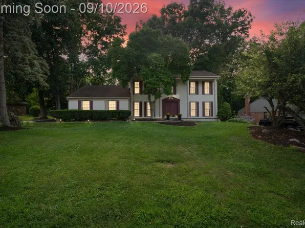 2196 Willow Leaf Dr, Rochester Hills, MI 48309
