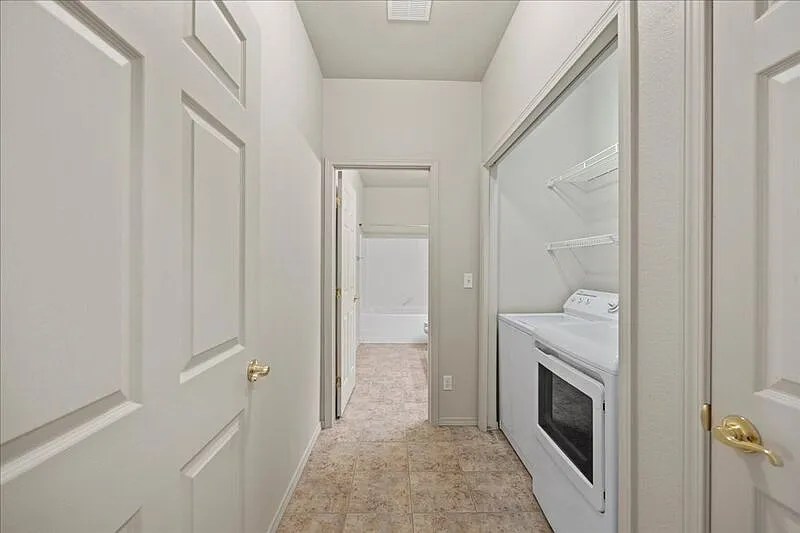 3 bed, 2.0 bath, 1803 sqft, $2,250 — Photo 4