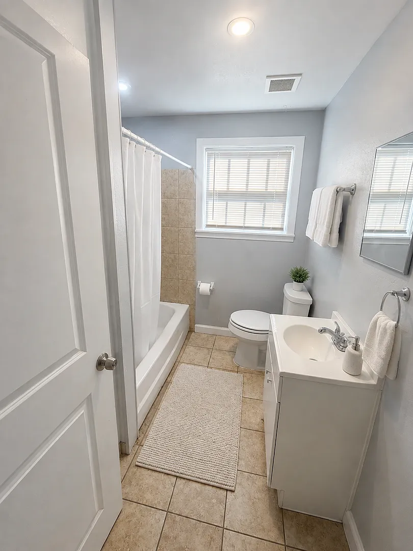 Single-Family Home In Handley. — Photo 4