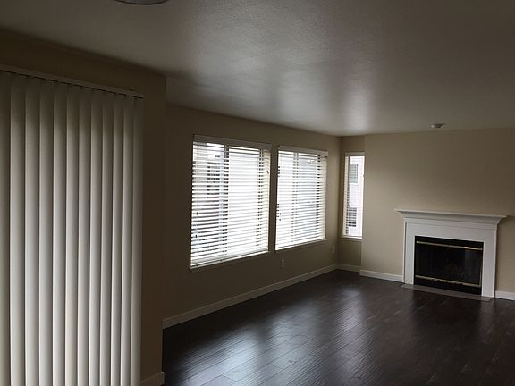 4th image of 745 Summit Ave E #74