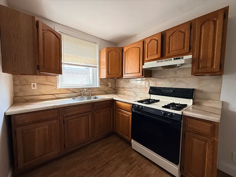 4241 Aldine St #1 — Photo 9