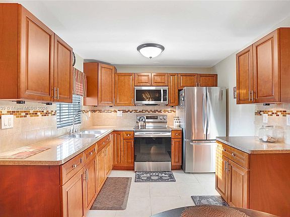 3rd image of 15331 NW Railroad Dr
