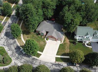 811 Weatherstone Rd, Holland, OH 43528