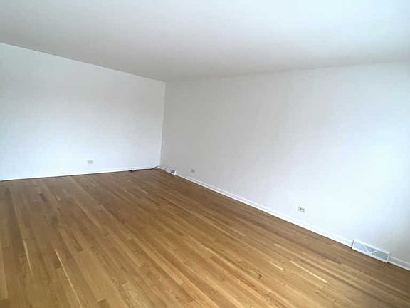3rd image of 2440 Nona Ave
