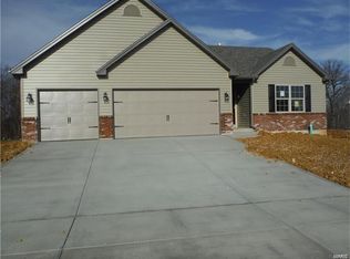 953 Mule Creek Dr, Wentzville, MO 63385