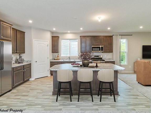 3rd image of 6021 Windcliff Dr E