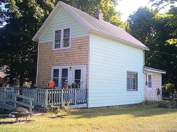 915 S Steel St, Ontonagon, MI 49953