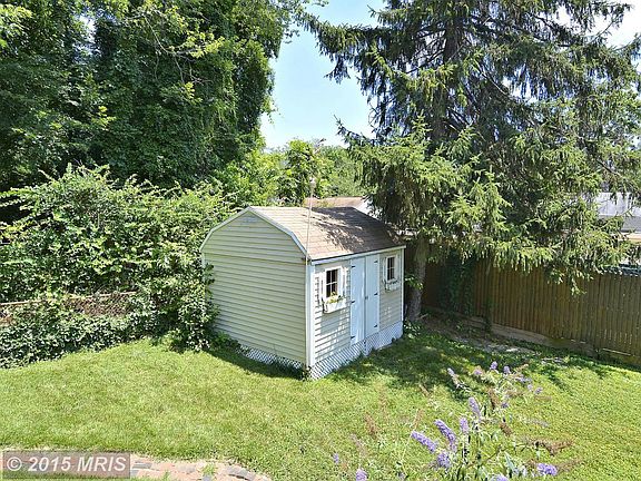 4th image of 9907 Markham St