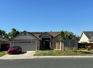 858 W Millbrook St, Hanford, CA 93230