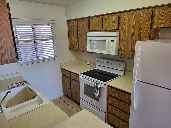 5th image of 609 W Blackhawk Dr Unit 4