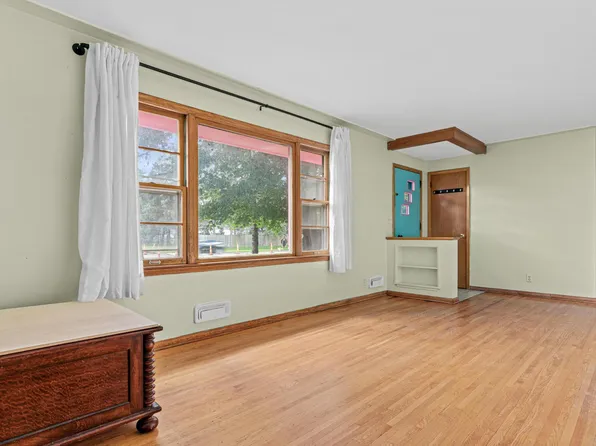 2708 Williams Dr, Burnsville, MN 55337