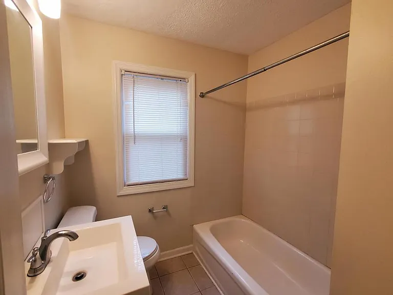 2553 Greenvale Rd — Photo 5