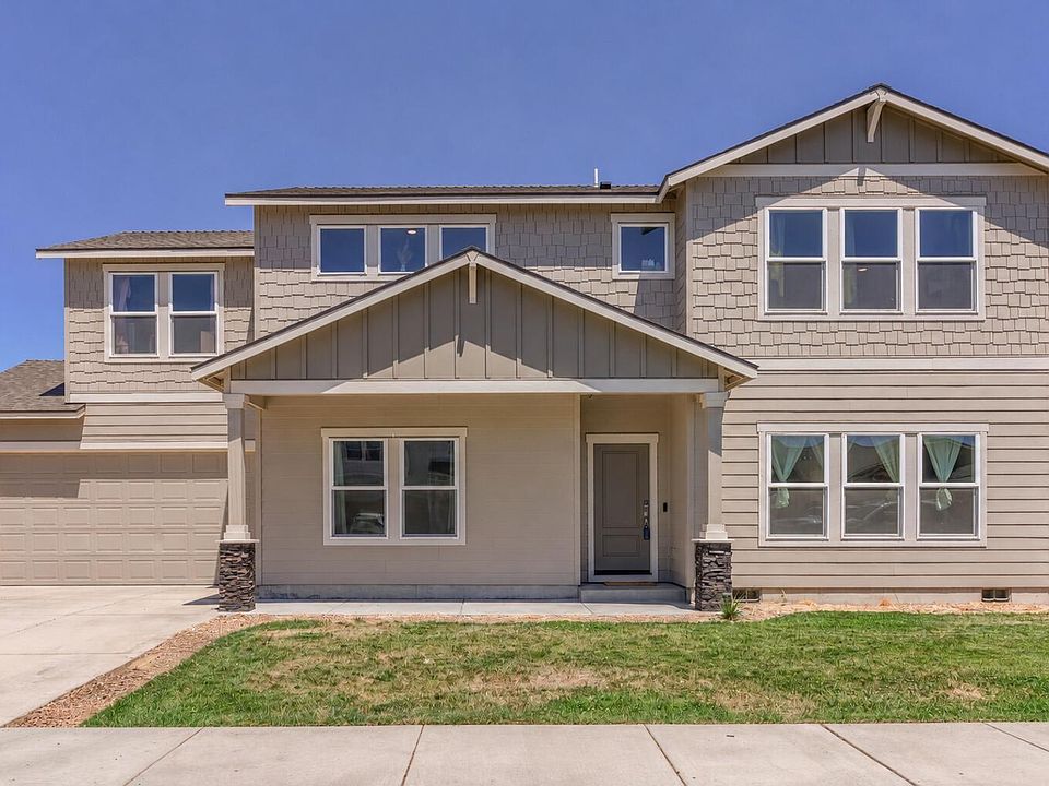 1st image of 300 NW Double Eagle Ave