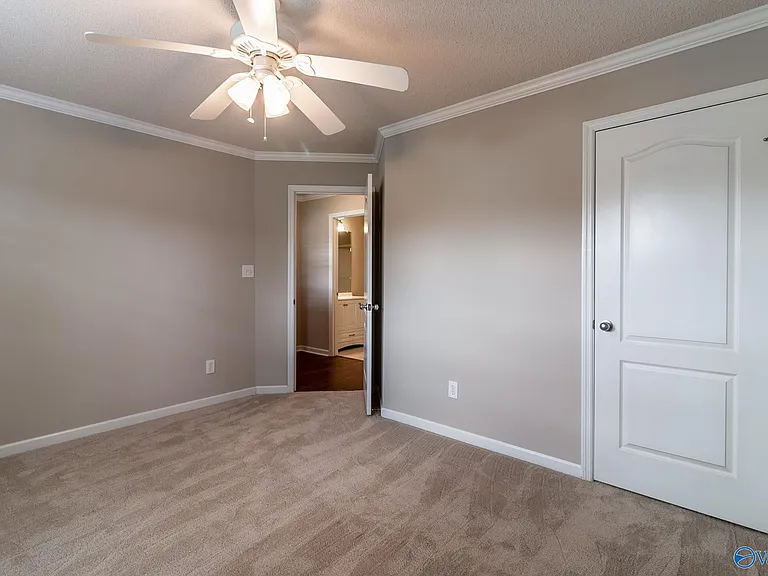 124 Wittington Ln — Photo 14