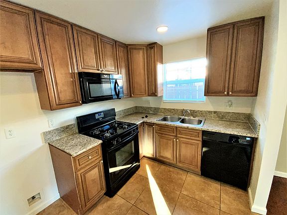 5th image of 1555 W 60th St