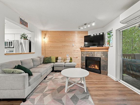 3rd image of 1450 Vine Rd #14