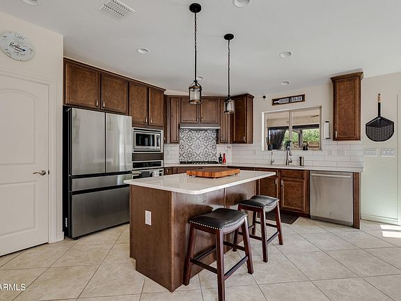 5th image of 135 E MEAD Drive