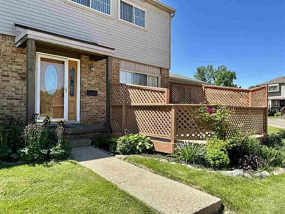 3rd image of 12234 Woodside Dr