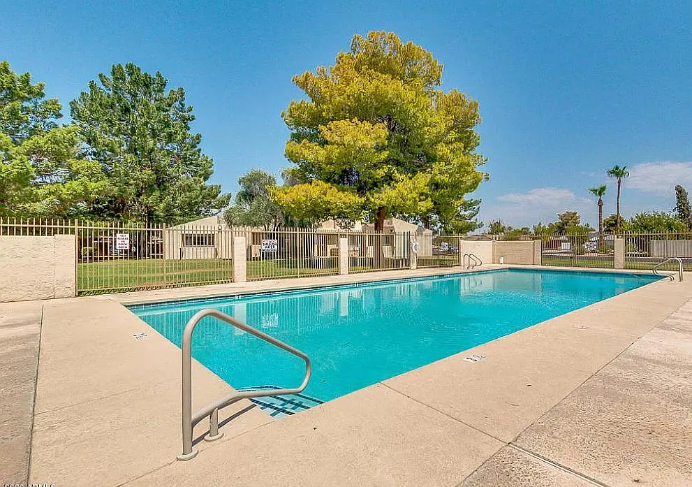 Community Pool - 2221 W Farmdale Ave