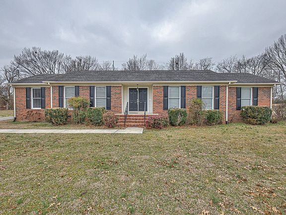 3rd image of 113 Idle Dr W