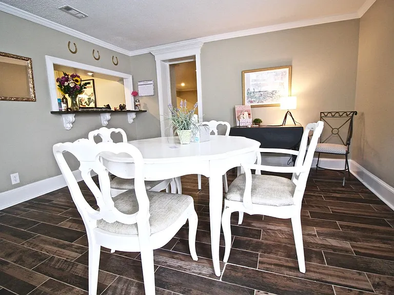 Plaza La Belle Apartments — Photo 58