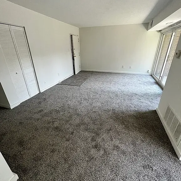 5212 Castlewood Rd #D — Photo 2