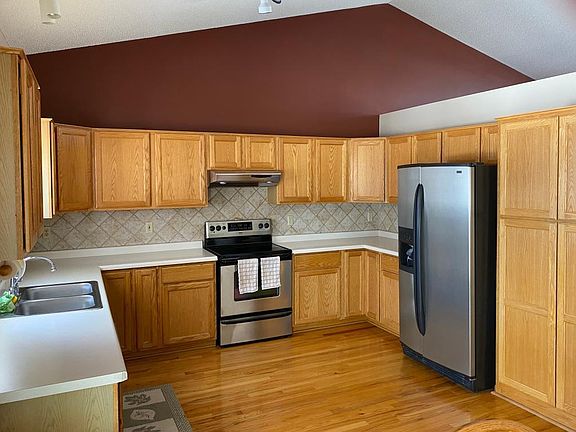 2nd image of 3825 Yellowstone Ct N