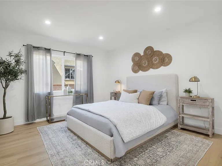 2115 W Clark Ave — Photo 17