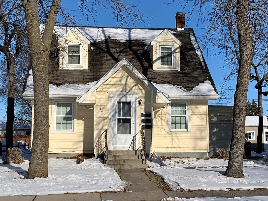 109 E Chestnut St — Photo 1