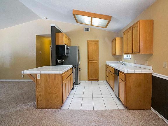 4th image of 2696 Iris Ln