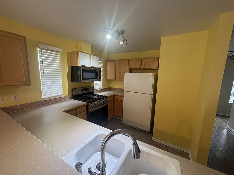 12549 Roosevelt Way NE #4 — Photo 10