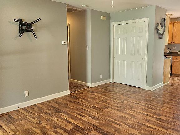 3rd image of 608 Sheridan Dr