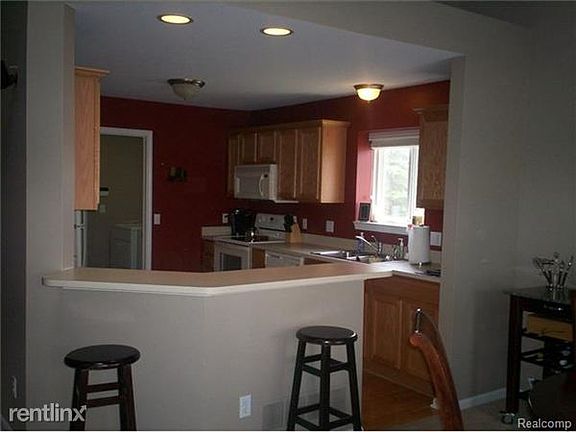 5th image of 1382 Waverly Dr