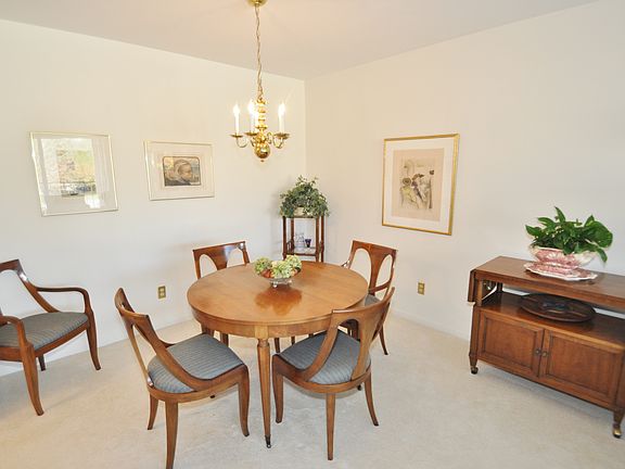 5th image of 945 W Heritage Ct